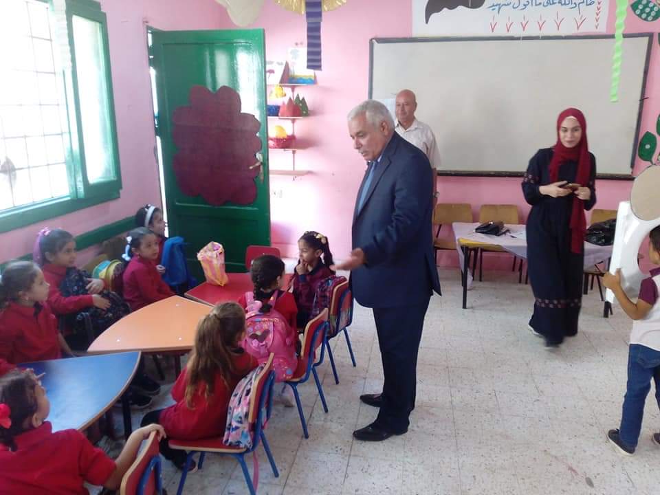 وكيل تعليم شمال سيناء يزور مدرسة الشهيد أحمد حمدي الابتدائية بالعريش في أول  يوم دراسي | صور - بوابة الأهرام