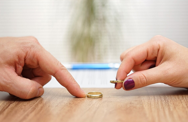 وثيقة التأمين ضد أخطار الطلاق تثير جدلا واسعا وبرلماني مخالفة لأحكام الشريعة 