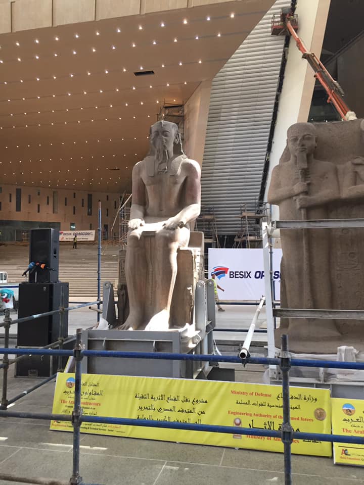 استقبال ٤ تماثيل بالمتحف المصري الكبير