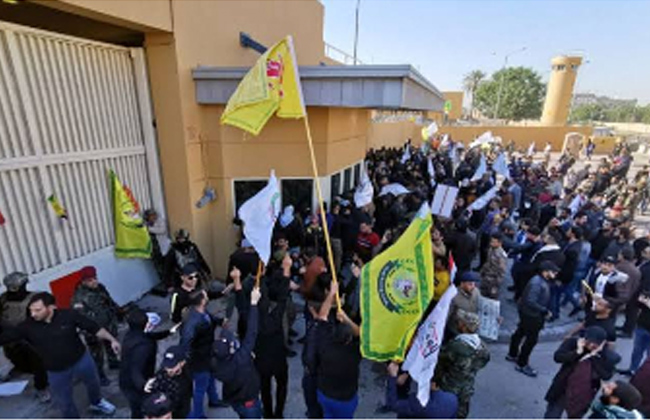 بدء انسحاب أنصار الحشد الشعبي من أمام السفارة الأمريكية في بغداد