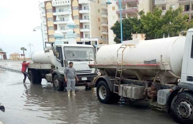 طوارئ لإزالة تجمعات الأمطار بمدن محافظة مطروح