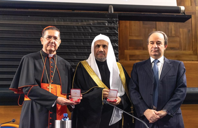 رابطة العالم الإسلامي توقع اتفاقية تعاون مع الجامعة الكاثوليكية 