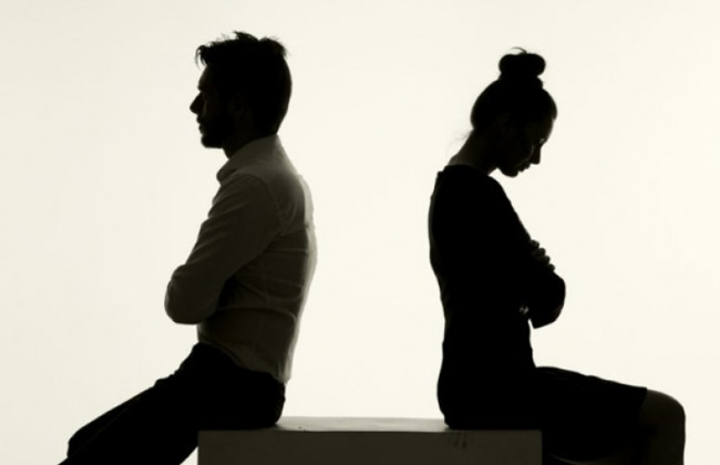 دراسة زيادة راتب الزوجة تُسبب مشكلات نفسية واجتماعية بين الزوجين