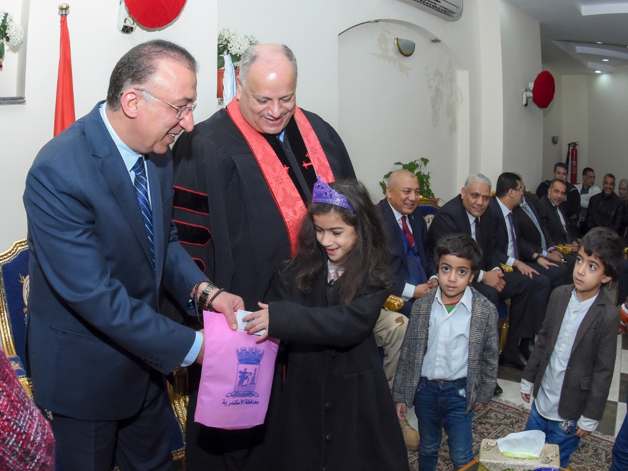 محافظ الإسكندرية وقيادات المحافظة يشاركون احتفال الطائفة الإنجلية بعيد الميلاد المجيد