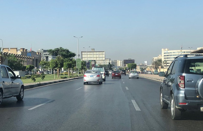 النشرة المرورية كثافات متوسطة على معظم الطرق والمحاور الرئيسية بالقاهرة والجيزة