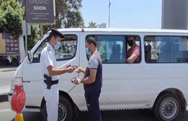 تحرير مخالفات لـ سائق نقل جماعي لعدم ارتداء الكمامة