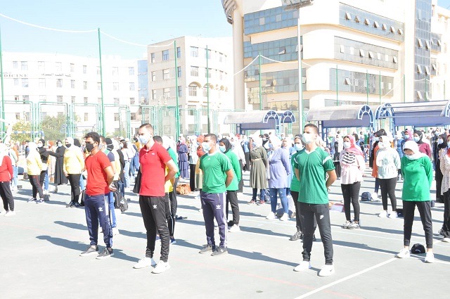 	طلاب جامعة كفر الشيخ يؤدون "تحية العلم"