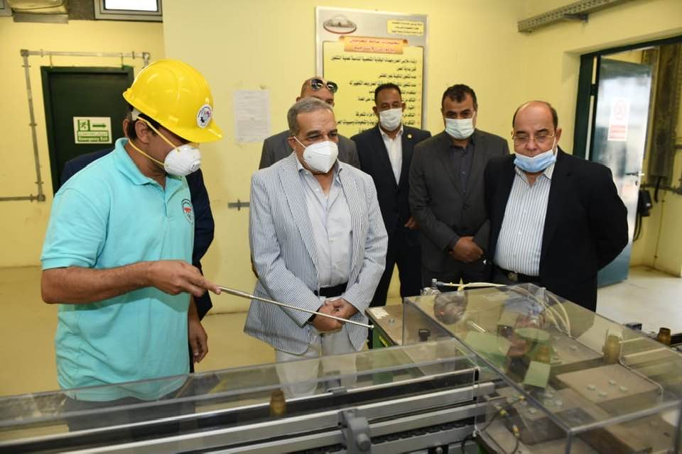 وزير الدولة للإنتاج الحربي خلال تفقده شركة أبو زعبل للصناعات