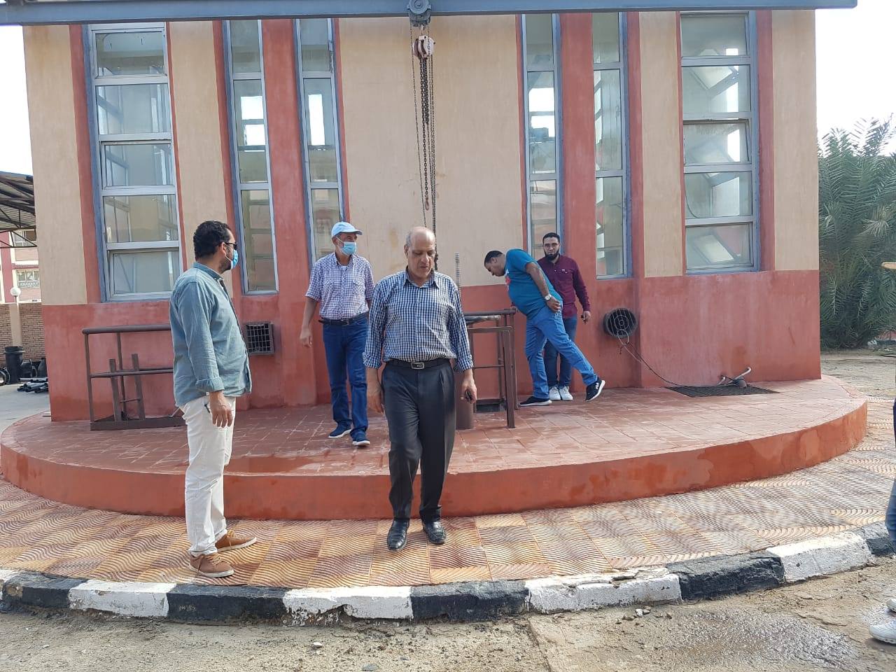 متابعة أعمال صيانة محطات الصرف الصحي بمدينة دمياط الجديدة