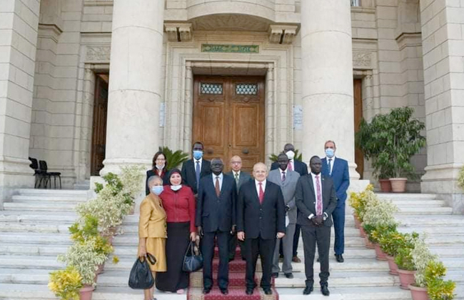  رئيس جامعة القاهرة يلتقي وزير التعليم العالي بجنوب السودان 