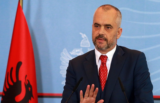 رئيس وزراء ألبانيا ترحيل  مواطنين من معسكر سوري إلى العاصمة تيرانا