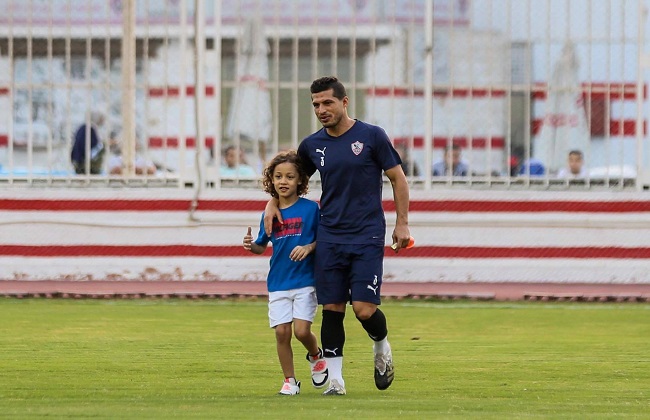 طارق حامد يصطحب نجله لمران الزمالك 