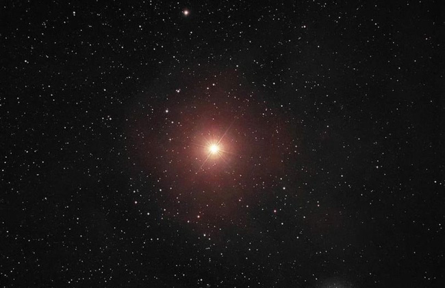 في حدث فلكي نادر.. ظهور كوكب المريخ «نقطة ضوئية حمراء» تزين السماء - بوابة  الأهرام