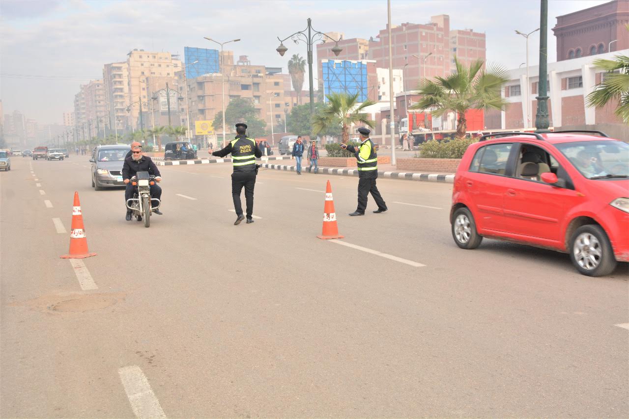 محافظ الغربية يتابع التزام السائقين بالإجراءات الاحترازية