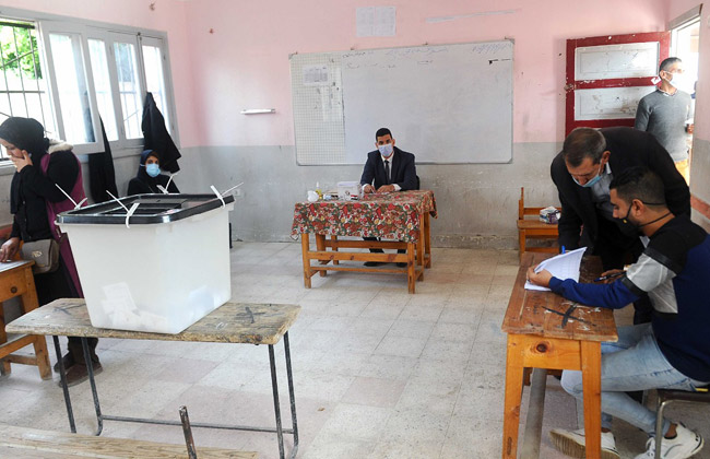 انتظام التصويت فى جولة إعادة النواب بـ  لجنة انتخابية بالإسكندرية| صور