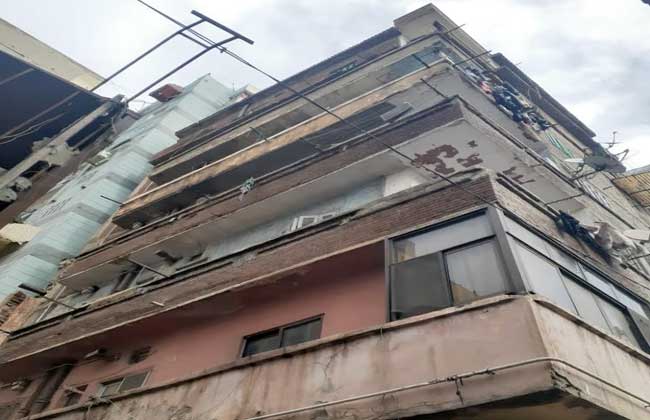 انهيار شرفة عقار بالإسكندرية بسبب الطقس السيئ 