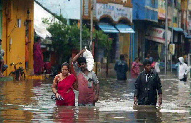 إعصار يضرب جنوب الهند برياح عاتية وأمطار غزيرة