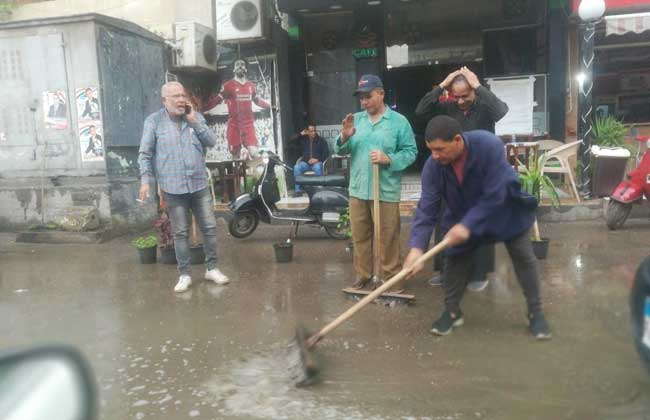 رفع مياه الأمطار من شوارع الغربية