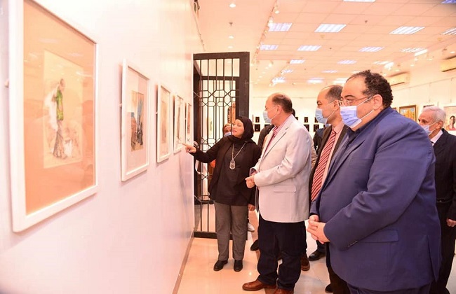 محافظ أسيوط يفتتح معرض فنانات من صعيد مصر للفن التشكيلي بقصر الثقافة | صور