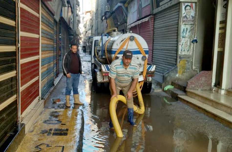 عمليات رفع مياه الأمطار بمختلف مناطق دمياط