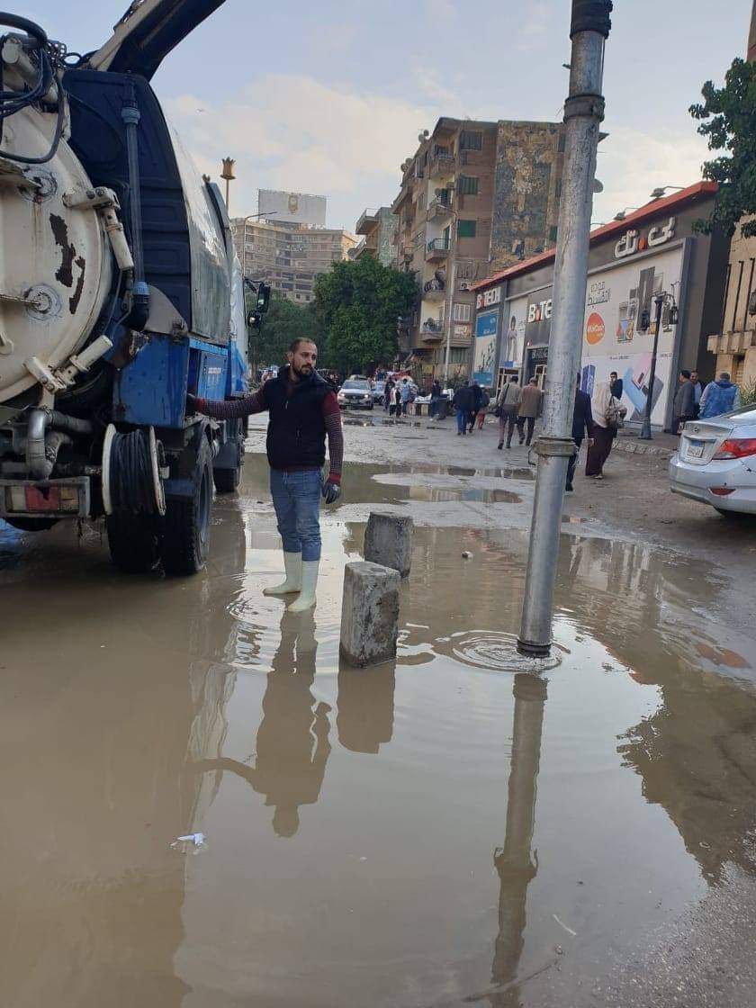 جانب من أعمال شفط مياه الأمطار