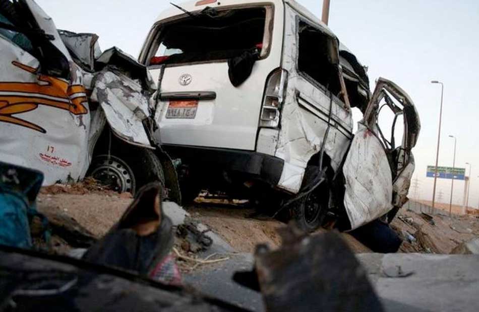 مصرع شخص وإصابة آخرين في حادث تصادم سيارة ميكروباص وأخرى ملاكي بالخليفة -  بوابة الأهرام