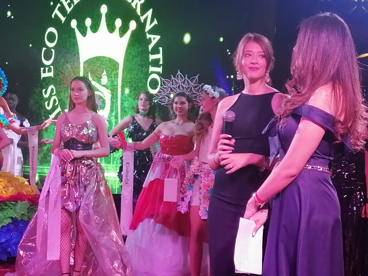 فلبينية تفوز بلقب "مس ايكو دريس" ضمن فعاليات مسابقة ملكات جمال السياحة والبيئة بالغردقة