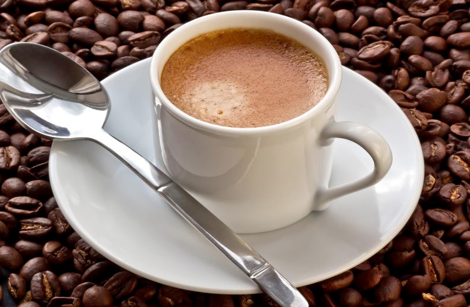 دراسة شرب القهوة والشاي يوميا يقلل من خطر الوفاة المبكرة