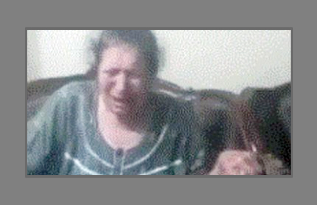 بعد تداول الفيديو على فيسبوك التحقيق مع خادمة منعت عجوزا مريضة من دخول الحمام وصورتها وهي تبكي 