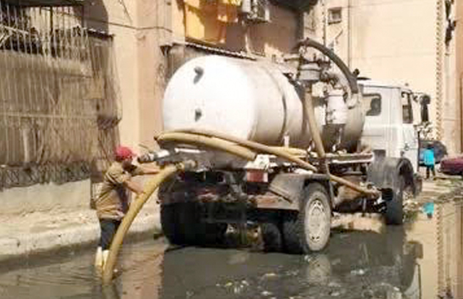 محافظ بورسعيد يوجه بسرعة رفع مياه الأمطار من الشوارع والميادين 