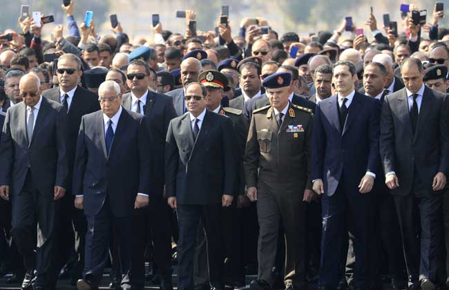 وصول الرئيس السيسي إلى مسجد المشير للمشاركة في تشييع جنازة مبارك