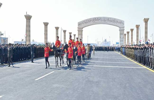 سفير البحرين لدى مصر يشارك في الجنازة العسكرية للرئيس الأسبق محمد حسني مبارك
