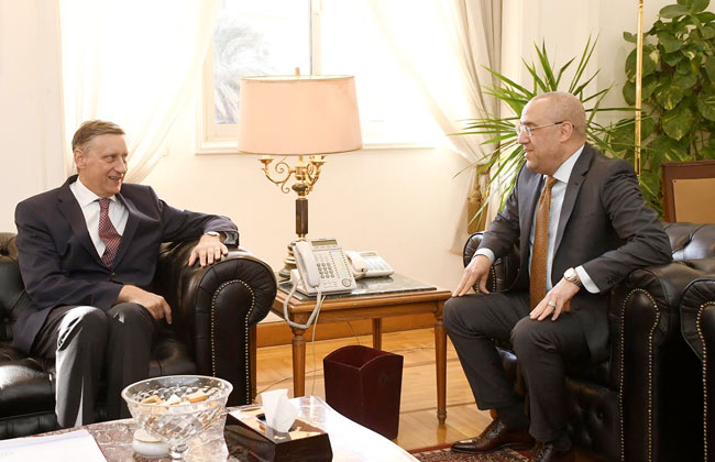 وزير الإسكان يلتقي السفير الألماني بالقاهرة لبحث التعاون في المجالات المختلفة | صور