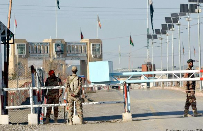 باكستان تغلق معبرا حدوديا مع أفغانستان بسبب فيروس كورونا