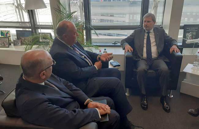 وزير الخارجية يلتقي مفوض الاتحاد الأوروبي للميزانية في مستهل زيارته لبروكسل | صور