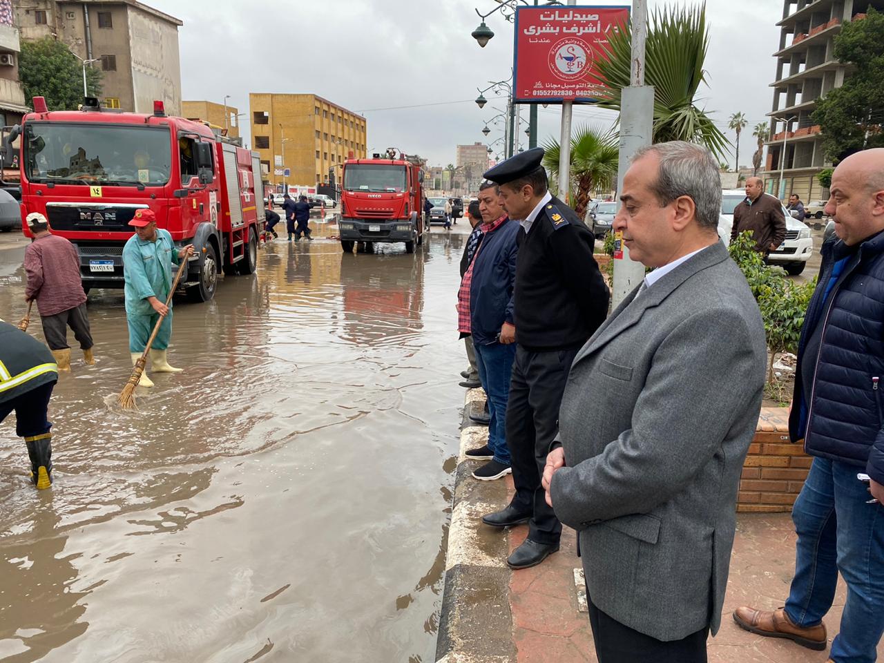 مدير أمن الغربية يتفقد أعمال رفع مياه الأمطار بمساهمة معدات الحماية المدنية | صور