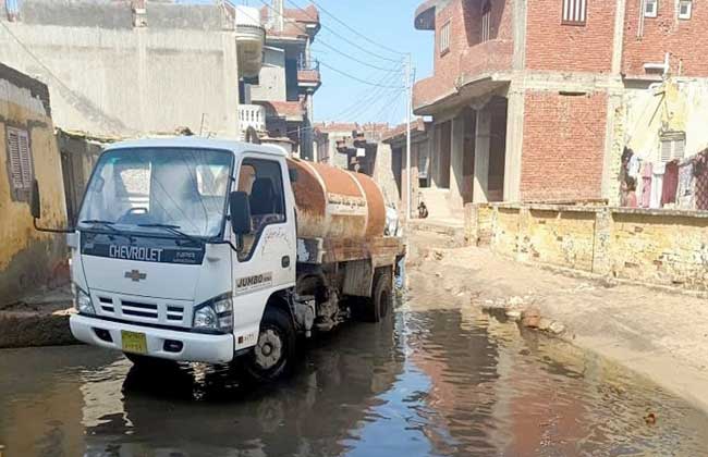 استكمال رفع مياه الأمطار من المناطق المنخفضة والشوارع والمدن بكفرالشيخ | صور 