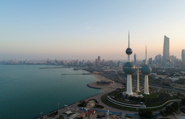 الكويت تمد قرار تجميد نشاط كرة القدم إلى أواخر أغسطس المقبل