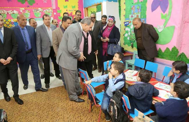 محافظ كفرالشيخ يتفقد سير العملية التعليمية بمدرسة أحمد عرابي الابتدائية |  صور - بوابة الأهرام