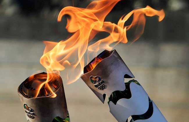 المنظمون يحذرون من التجمعات الكبيرة خلال مسيرة الشعلة الأوليمبية