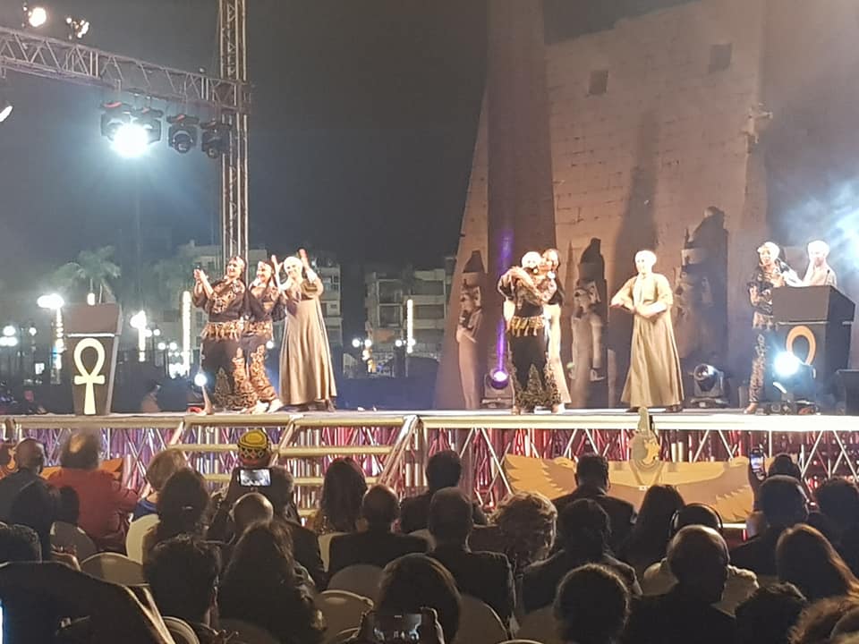 فرقة رضا تشعل حماس الحضور خلال حفل افتتاح مهرجان الأقصر