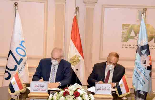 العربية للتصنيع والهيئة الاقتصادية لقناة السويس توقعان اتفاقا لتصنيع إطارات السيارات وكابلات الفايبر