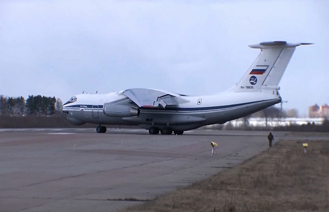طائرة روسية تحمل مساعدات طبية تهبط في نيويورك