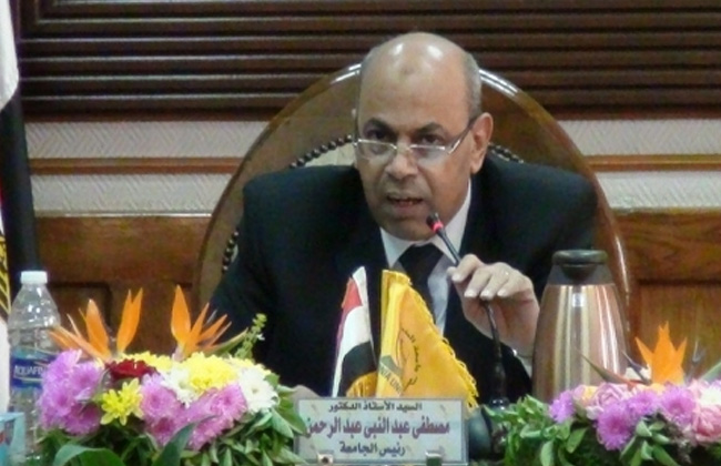 رئيس جامعة المنيا يكشف تفاصيل امتحانات النقل والفرق النهائية