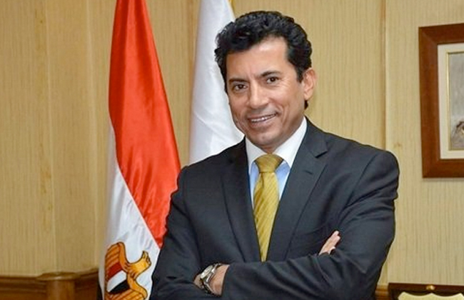 وزير الرياضة يقوم بجولة بمضمار الدراجات باستاد القاهرة الدولي ومركز شباب الأسمرات
