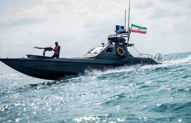 إيران تعلن توقيف  أشخاص وضبط سفينة تهريب وقود في الخليج