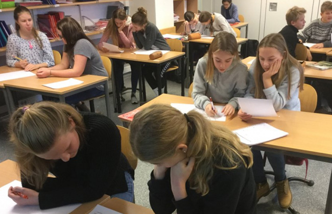 التلاميذ تعود إلى المدارس في النرويج