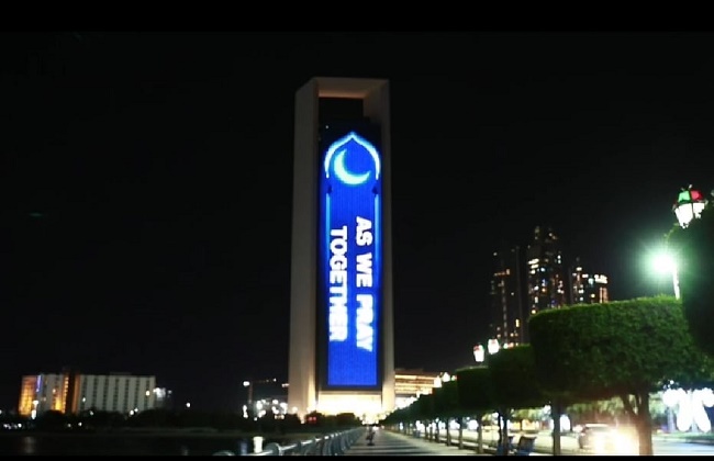 أبراج الإمارات تكتسي بشعار صلاة من أجل الإنسانية