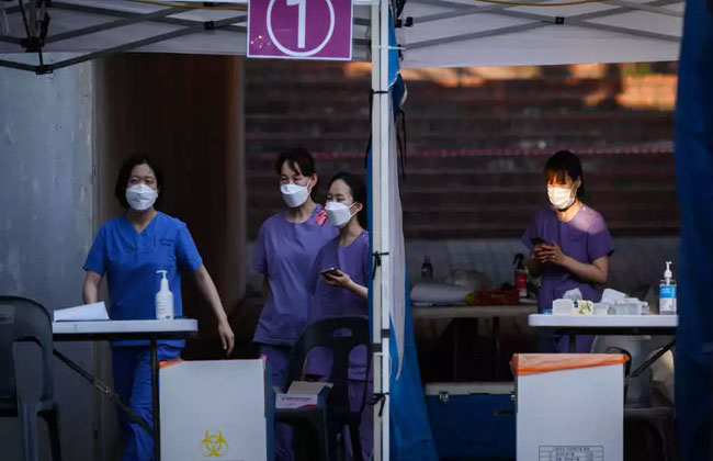 كوريا الجنوبية  تشدد القيود المفروضة لاحتواء كورونا مع ظهور موجة جديدة من الوباء 