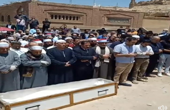 جثمان الشيخ الطبلاوي يصل إلى محطته الأخيرة بمقابر العائلة بالبساتين | صور 